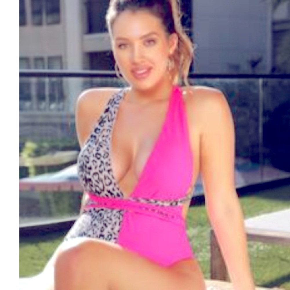 Swimsuit black cross cross back